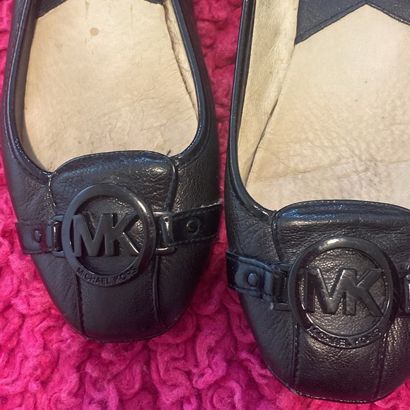 Micheal Kors Flats - Picture 2 of 3